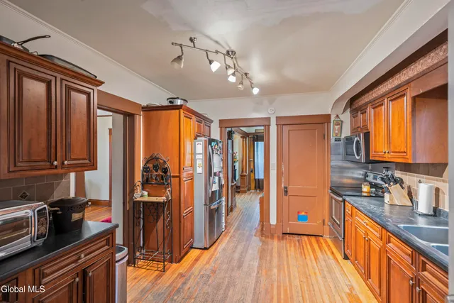 $279,900 | 4 Morgan Terrace, Castleton-on-Hudson, NY 12033