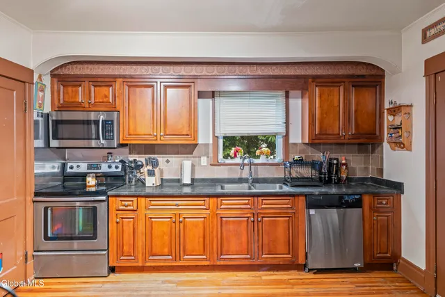 $279,900 | 4 Morgan Terrace, Castleton-on-Hudson, NY 12033