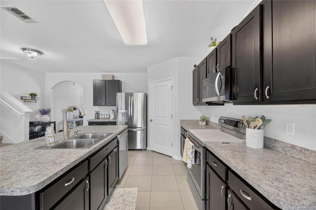 8115 Harwich Port Lane Gibsonton, FL 33534 - Photo 9 of 39 Gallery Image 9