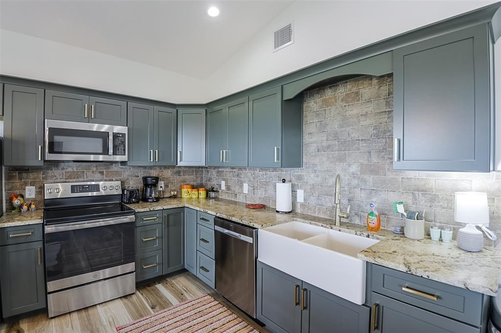 501 A Anderson Rnch Road Waxahachie, TX 75167 - Photo 19 of 36 a kitchen with a sink stove and microwave