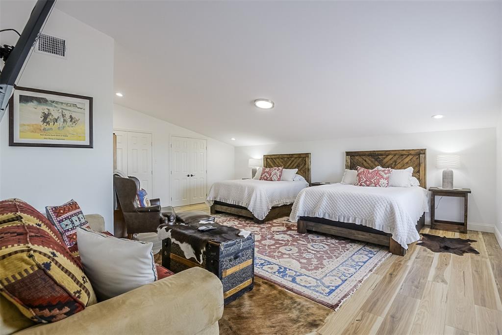 501 A Anderson Rnch Road Waxahachie, TX 75167 - Photo 24 of 36 a bed room with two bed and a couch