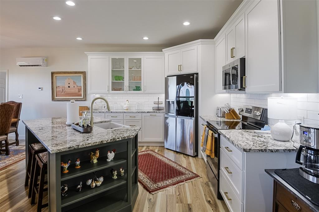 501 A Anderson Rnch Road Waxahachie, TX 75167 - Photo 6 of 36 a kitchen with stainless steel appliances granite countertop a sink stove and refrigerator