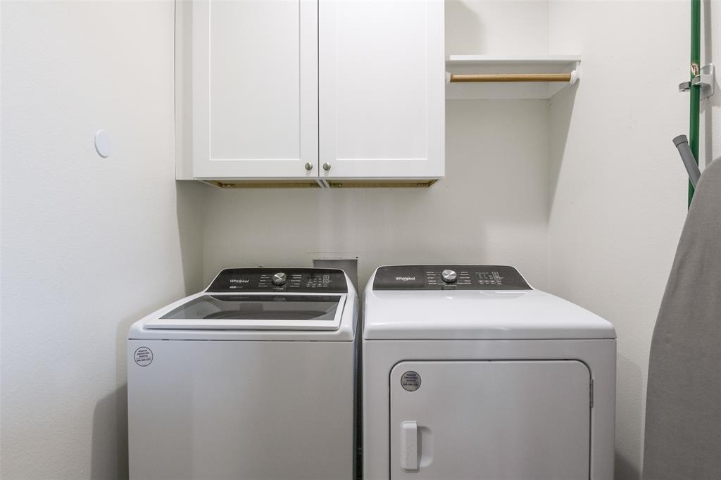 501 A Anderson Rnch Road Waxahachie, TX 75167 - Photo 9 of 36 a utility room with dryer and washer
