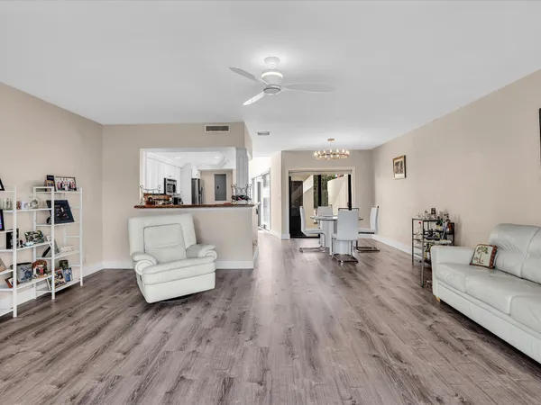 $7,500 | 3474 South Ocean Boulevard, Unit 3, Palm Beach, FL 33480