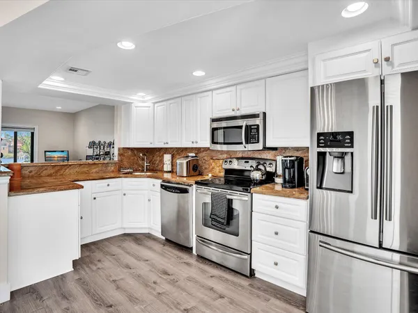$7,500 | 3474 South Ocean Boulevard, Unit 3, Palm Beach, FL 33480