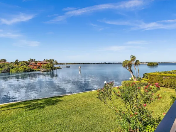 $7,500 | 3474 South Ocean Boulevard, Unit 3, Palm Beach, FL 33480