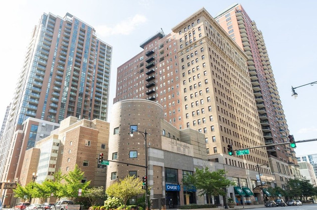 40 East 9th Street, Unit 1018 Chicago, IL 60605 - Photo 1 of 15