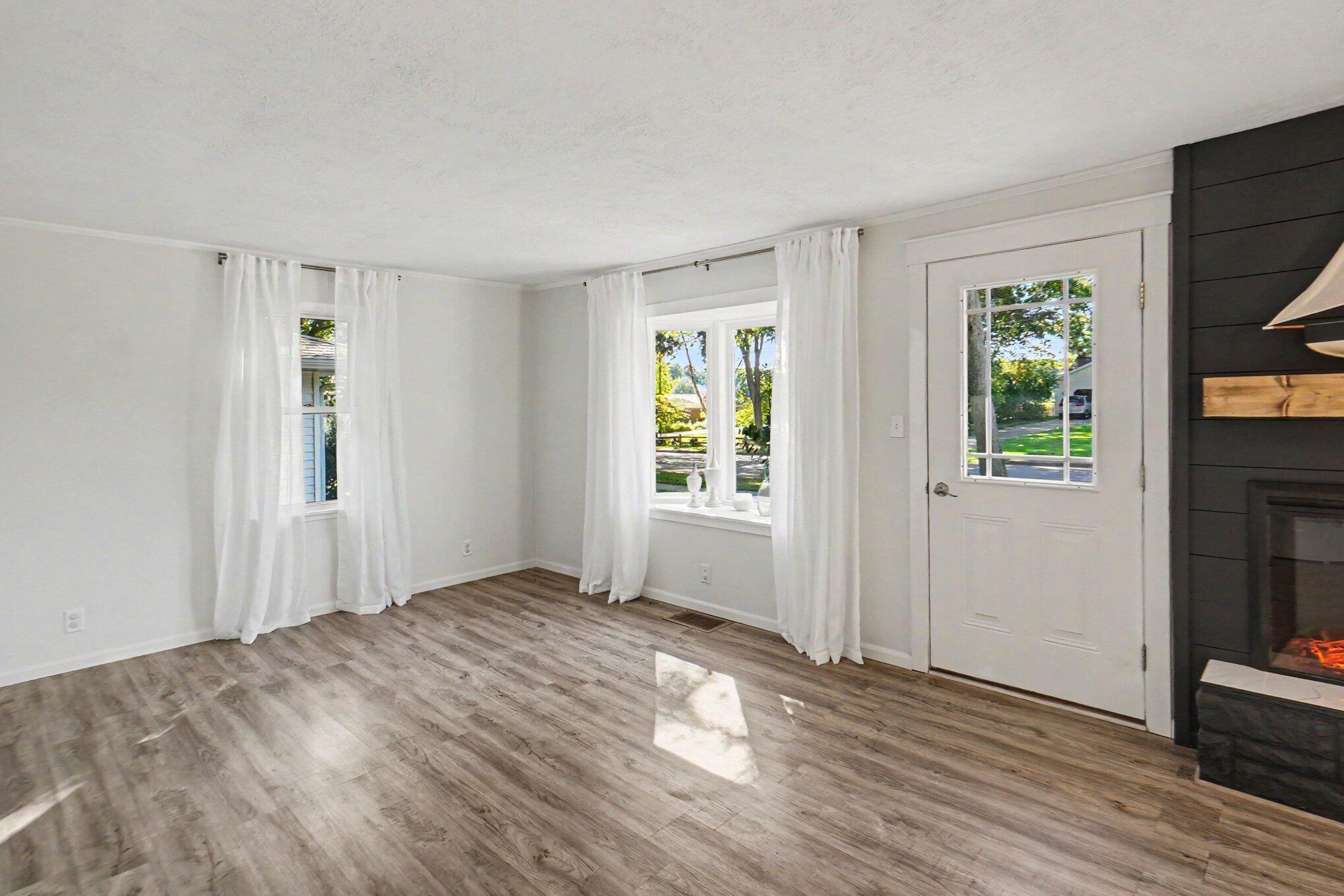 809 River Street Spring Lake, MI 49456 - Photo 13 of 28 010_file_3268