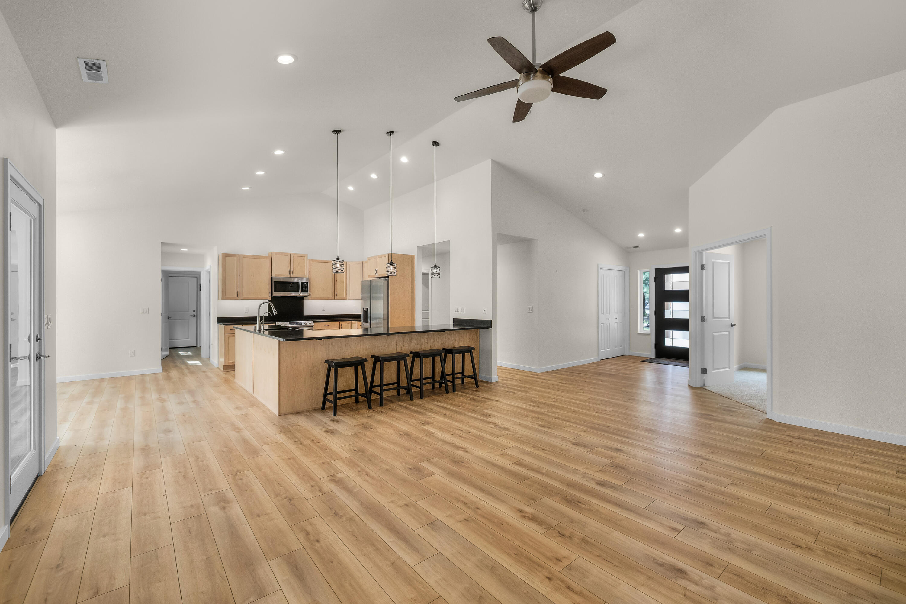 15943 Cascade Lane La Pine, OR 97739 - Photo 12 of 55 2026_05_13_15943_cascade_lane_la_pine-4
