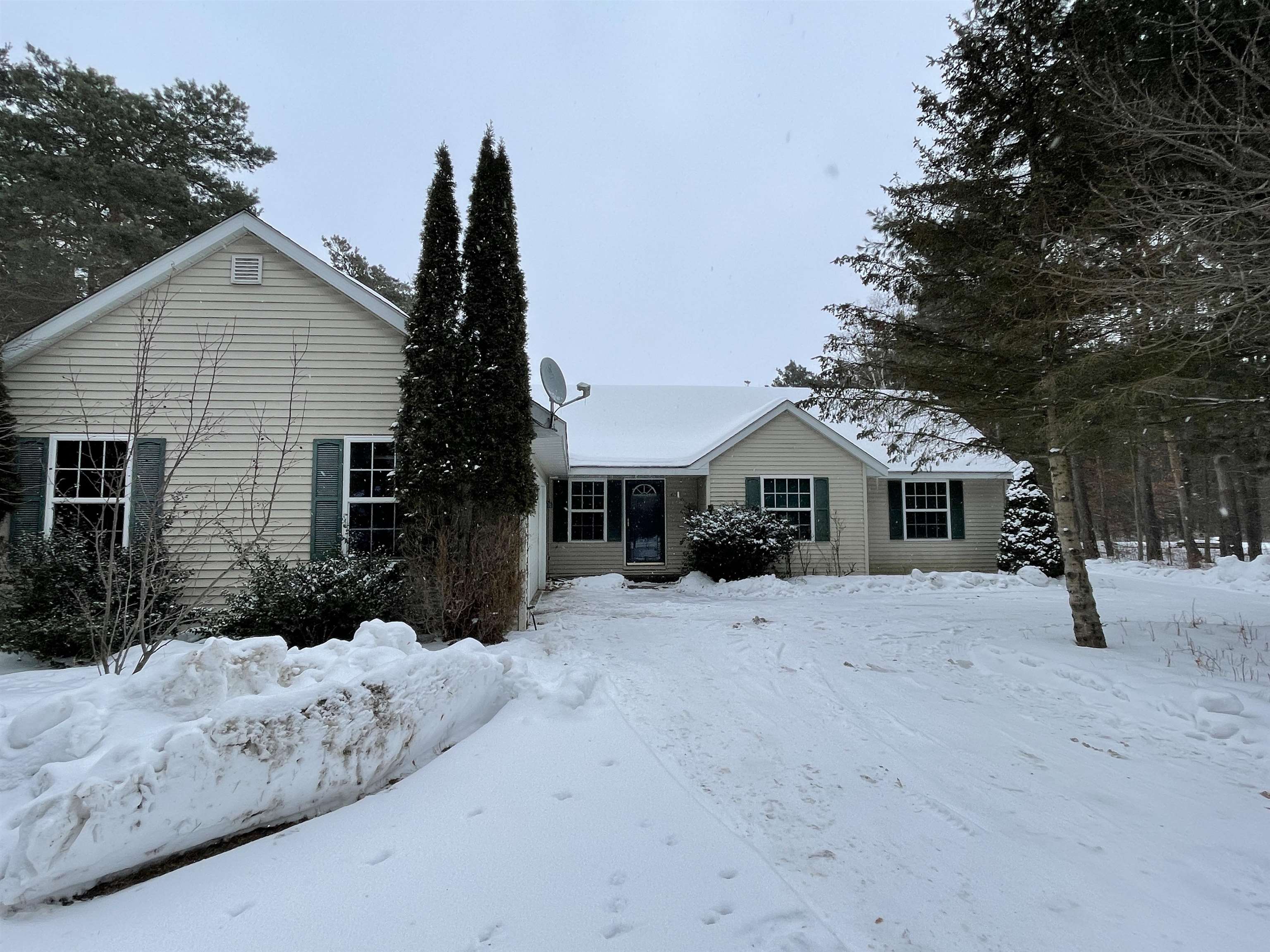 4155 South 39 Road Cadillac, MI 49601 - Photo 4 of 39 1896894-3.JPG