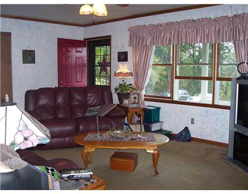 1560 Pine Grove Road Beaver, PA 15009 - Photo 8 of 12 Living Room.