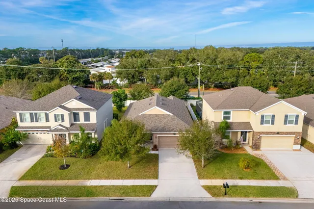an aerial view of house with yard space and swimming pool
