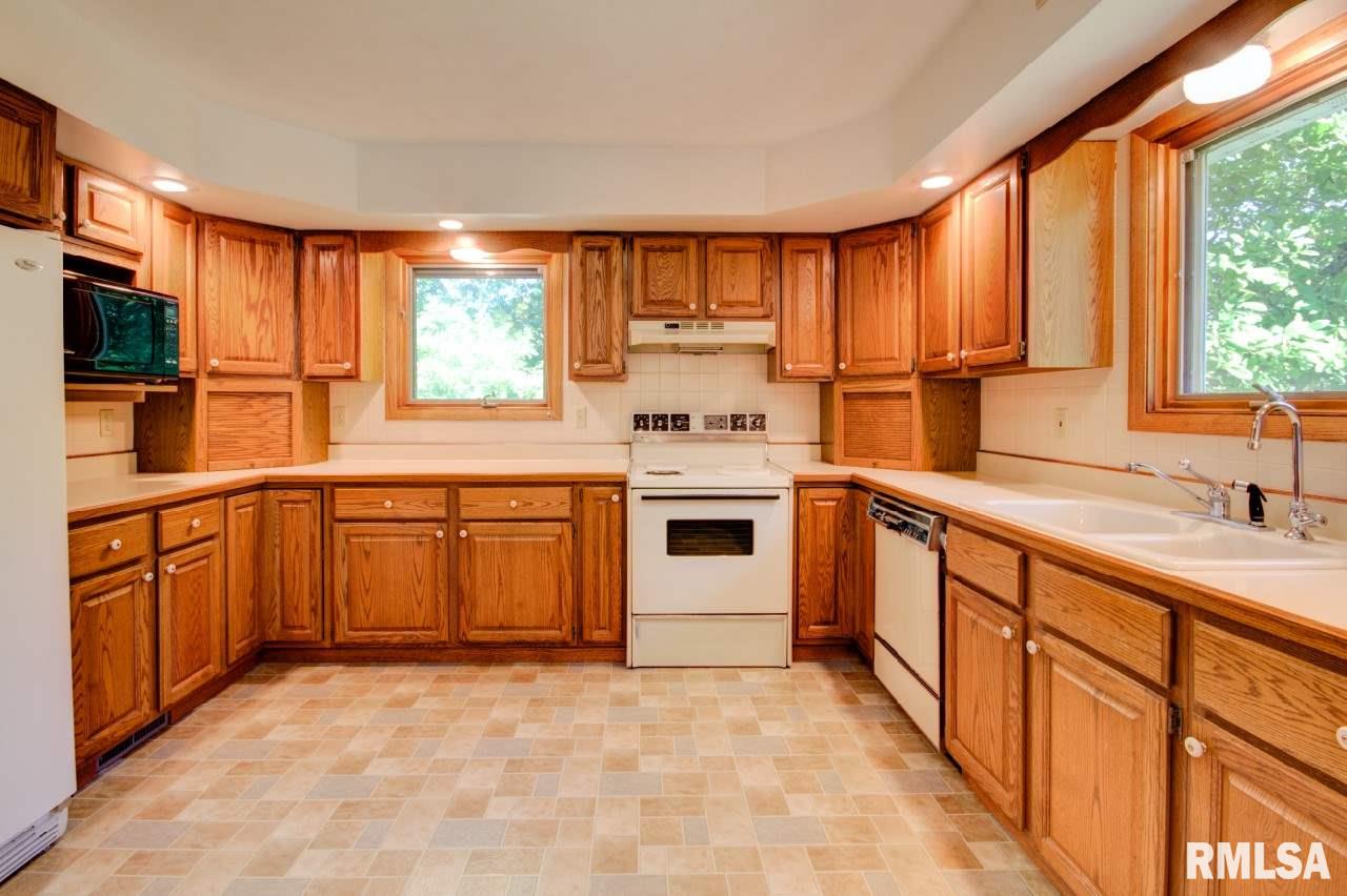 17221 Cedar Road East Moline, IL 61244 - Photo 11 of 24 Gallery Image 11
