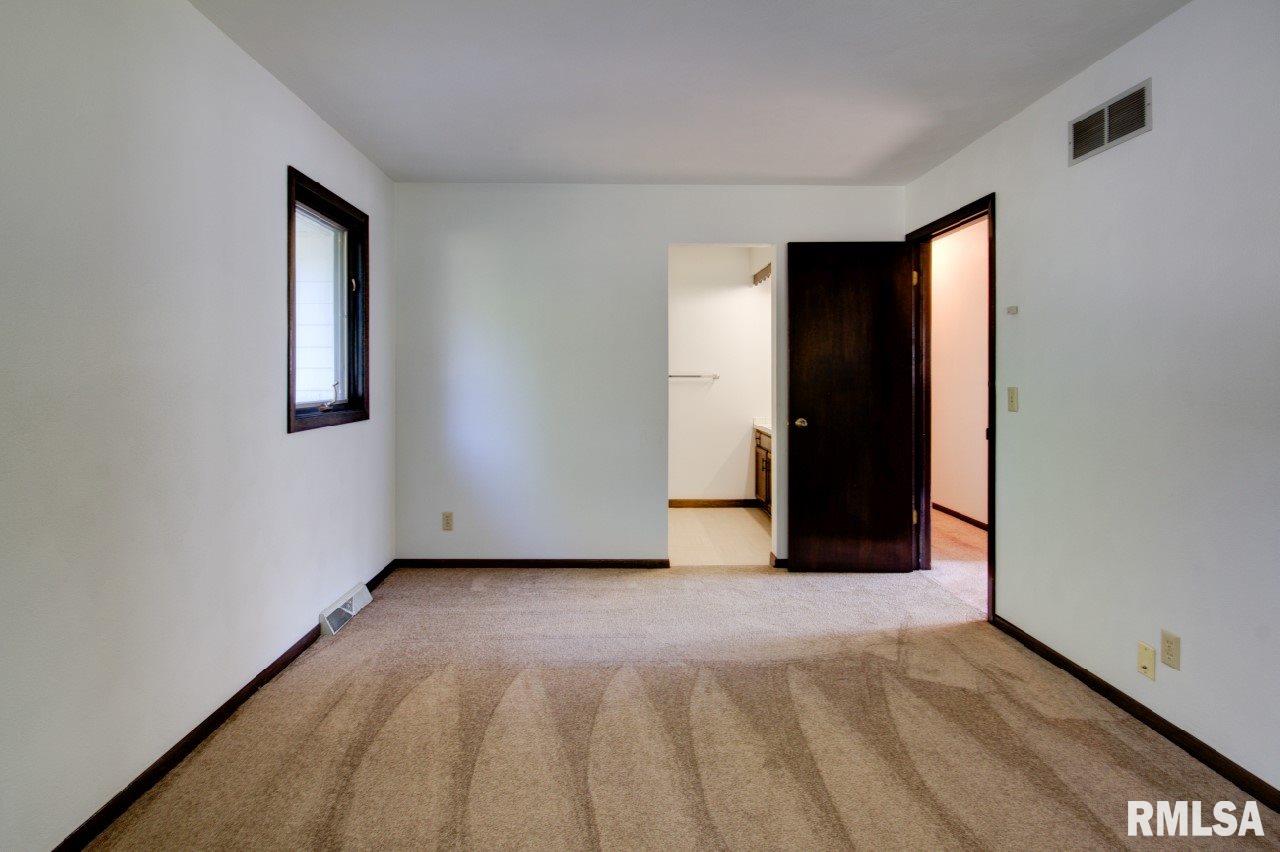17221 Cedar Road East Moline, IL 61244 - Photo 15 of 24 Gallery Image 15