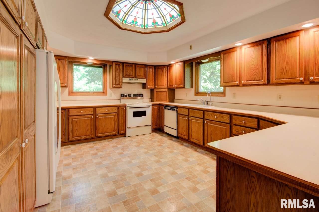 17221 Cedar Road East Moline, IL 61244 - Photo 10 of 24 Gallery Image 10