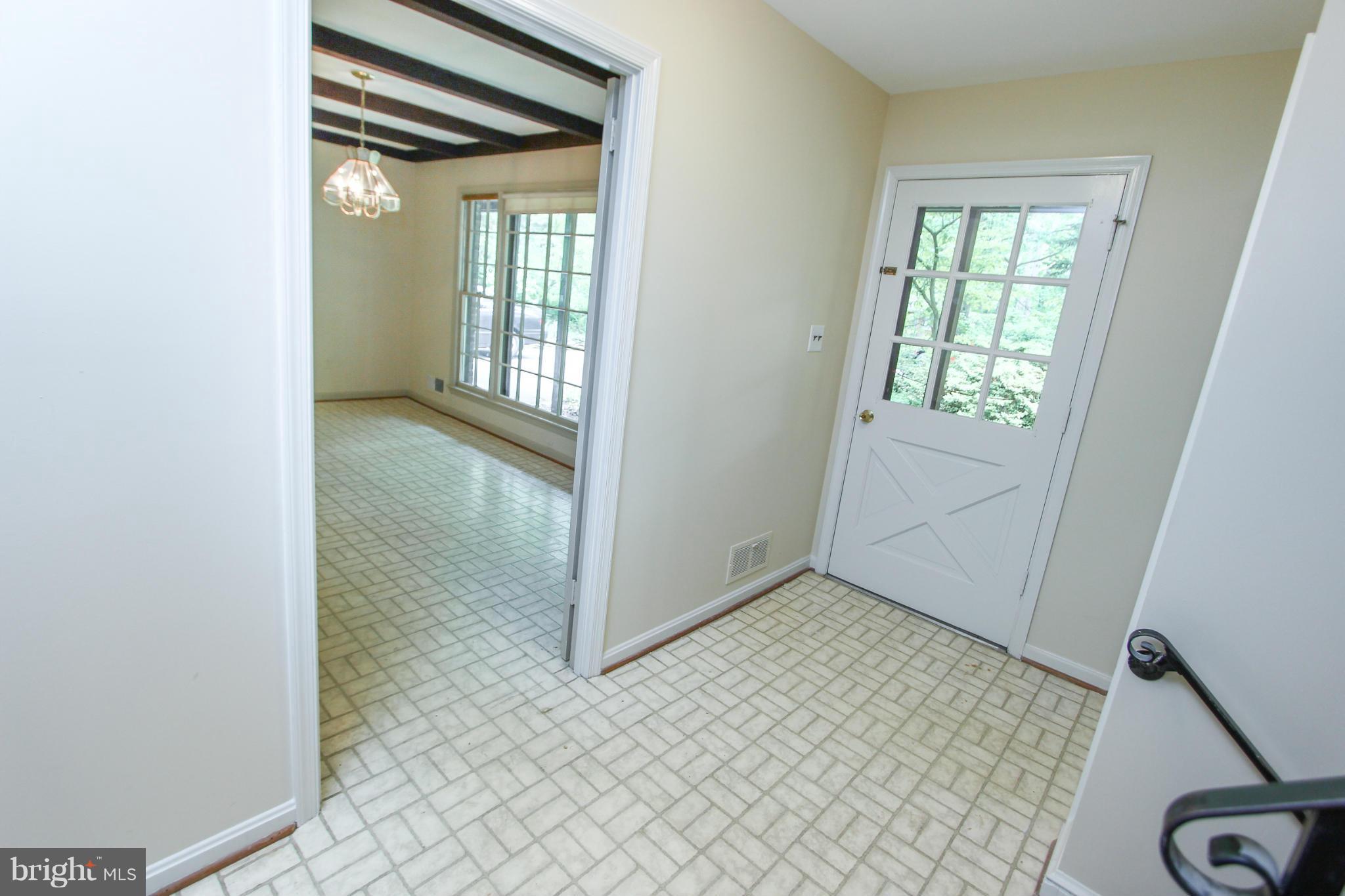 2404 Paddock Lane Reston, VA 20191 - Photo 2 of 30 Foyer/kitchen