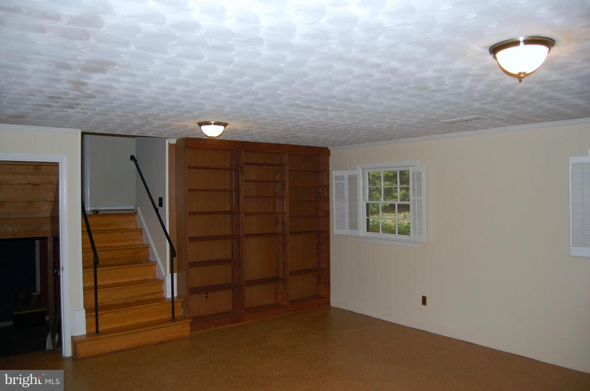 2404 Paddock Lane Reston, VA 20191 - Photo 17 of 30 Rec room with built-ins