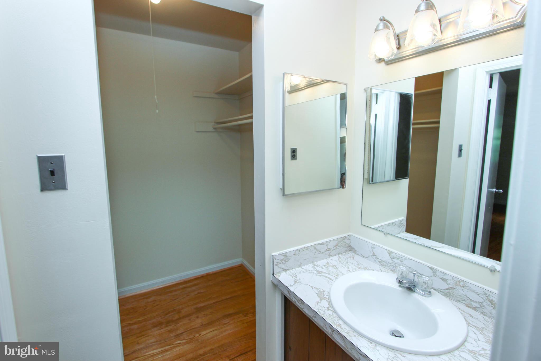 2404 Paddock Lane Reston, VA 20191 - Photo 9 of 30 Master bath