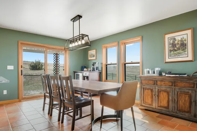 $1,000,000 | 7500 Stone Crest Drive, Gillette, WY 82718