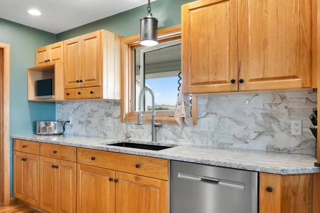 $1,000,000 | 7500 Stone Crest Drive, Gillette, WY 82718