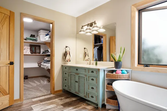 $1,000,000 | 7500 Stone Crest Drive, Gillette, WY 82718