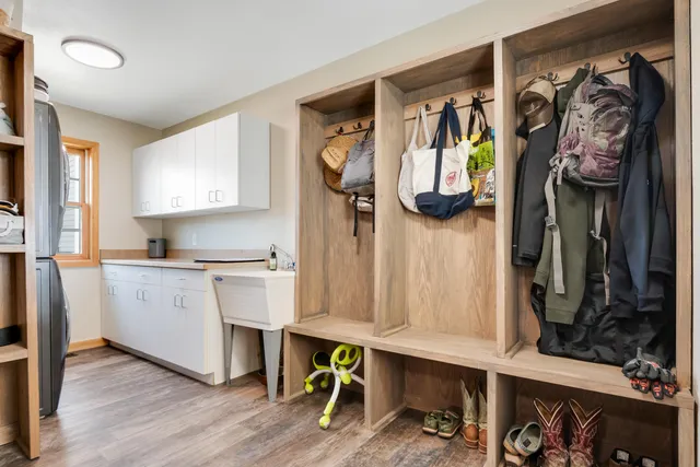 $1,000,000 | 7500 Stone Crest Drive, Gillette, WY 82718