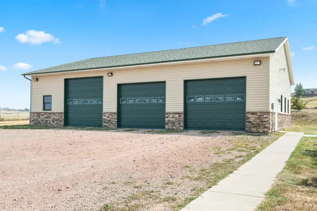 $1,000,000 | 7500 Stone Crest Drive, Gillette, WY 82718