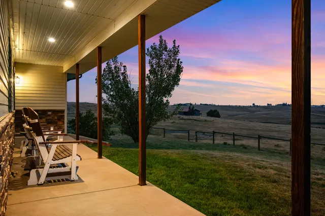 $1,000,000 | 7500 Stone Crest Drive, Gillette, WY 82718