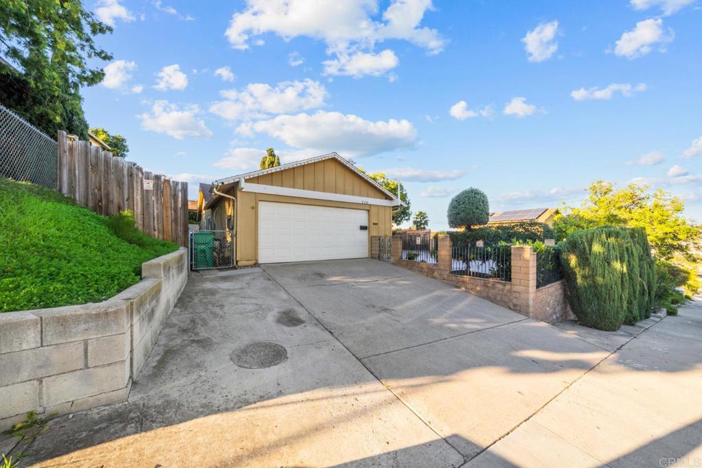 220 Worthington Street Spring Valley, CA 91977 - Photo 2 of 31