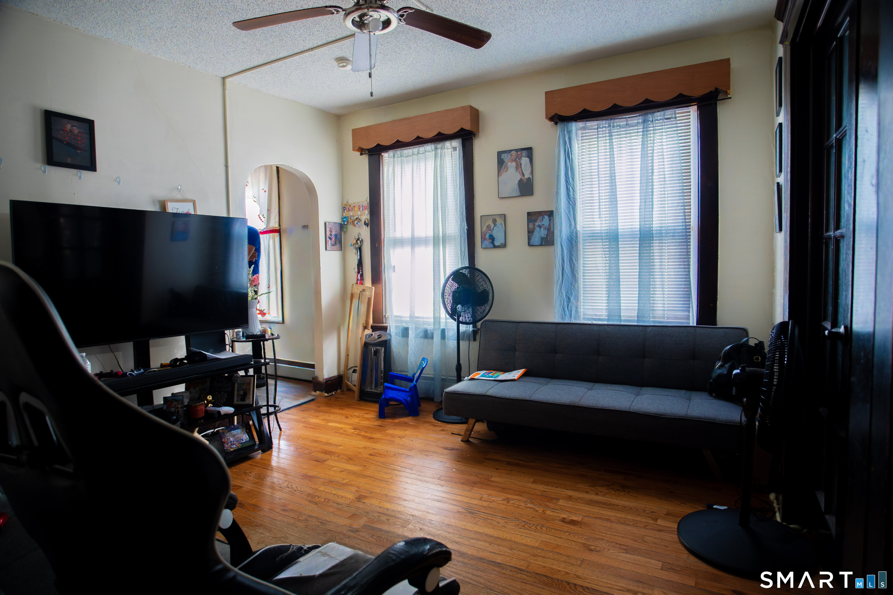 381 Congress Avenue Waterbury, CT 06708 - Photo 3 of 19
