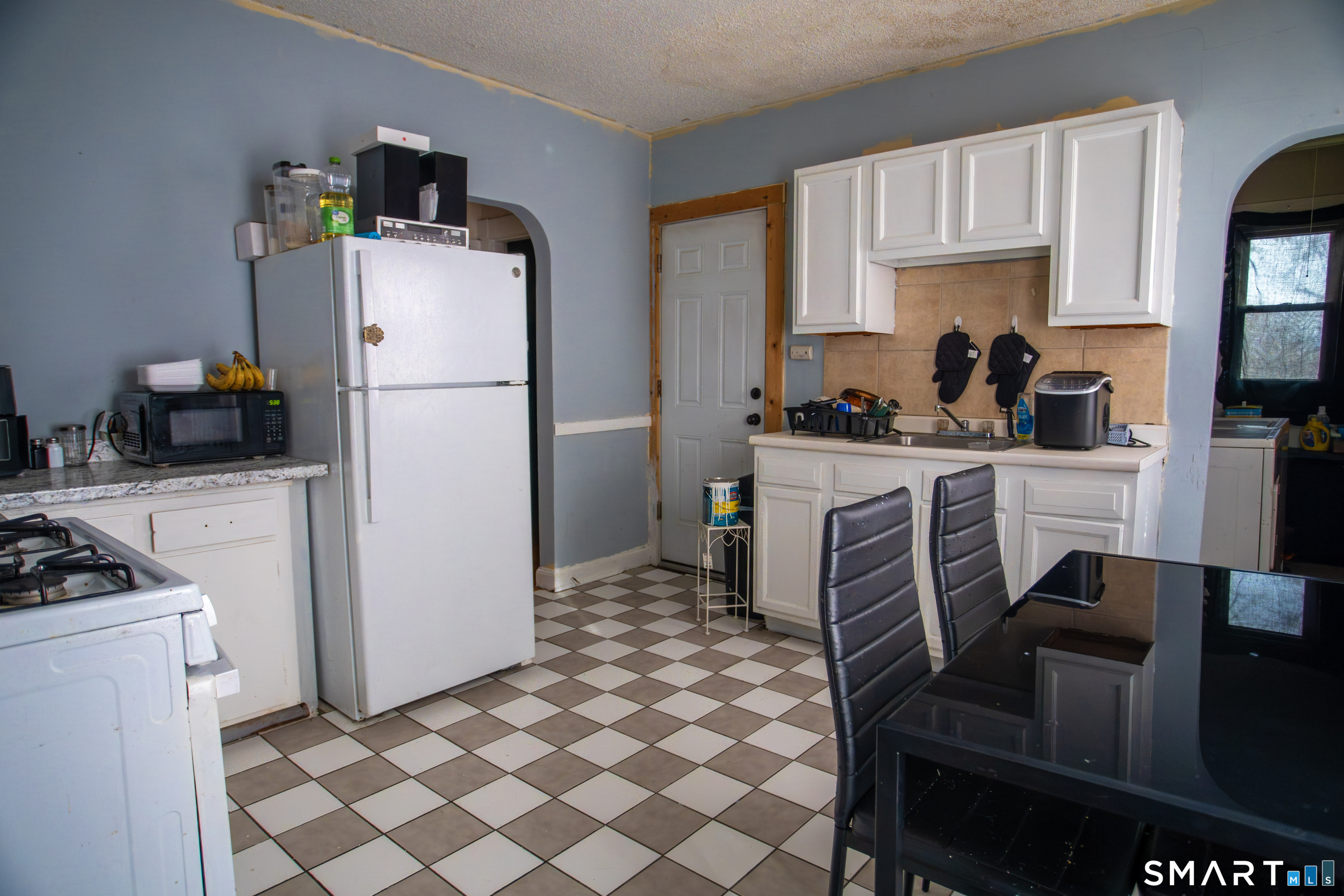 381 Congress Avenue Waterbury, CT 06708 - Photo 8 of 19