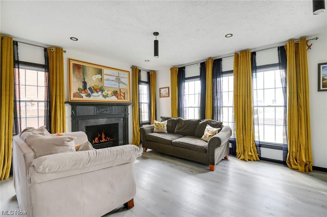 3555 Grosvenor Road Cleveland, OH 44118 - Photo 4 of 20