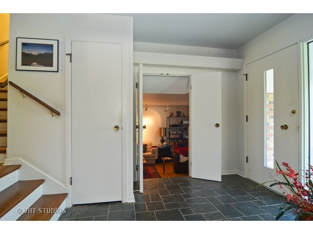 10 Circle Drive Deer Park, IL 60010 - Photo 2 of 25