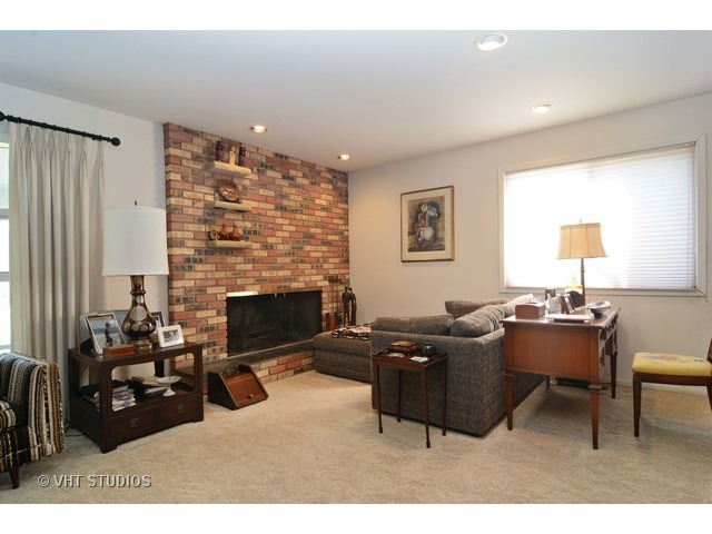 10 Circle Drive Deer Park, IL 60010 - Photo 4 of 25