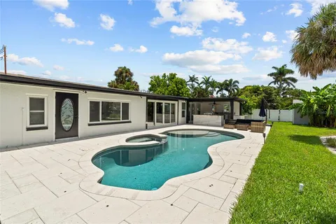 $840,000 | 4440 Huntington Street Northeast, St. Petersburg, FL 33703