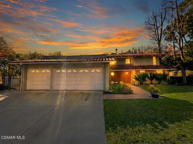 an aerial view of a house with yard and lake view