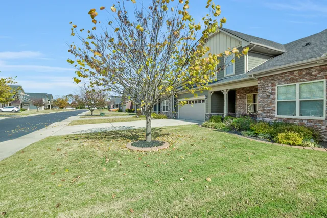 a view of a yard with a house