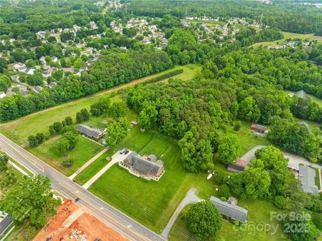 a view of a backyard with plants