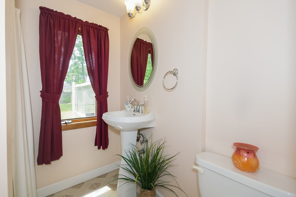 59 Warwick Road Chicopee, MA 01020 - Photo 20 of 30 Gallery Image 20