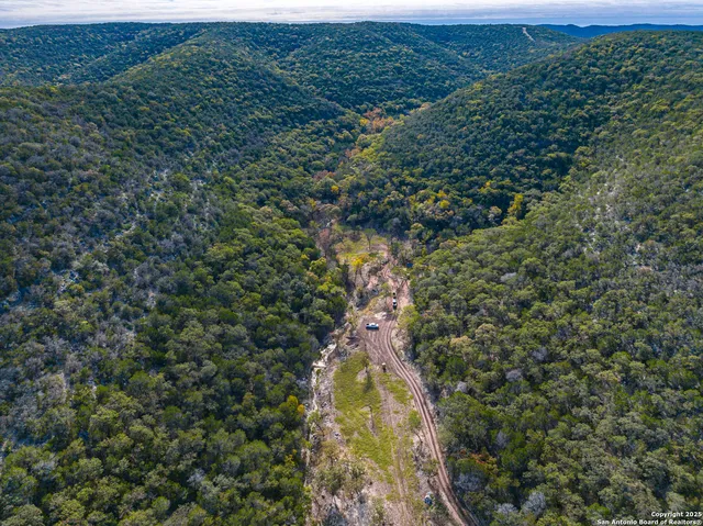 $2,995,000 | 83 Leakey Tx 78873, Leakey, TX 78873