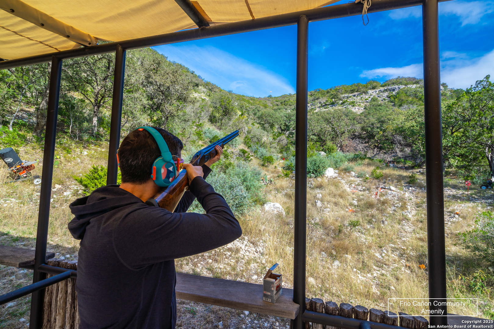 83 Leakey Tx 78873 Leakey, TX 78873 - Photo 32 of 38 a view of a balcony with chairs