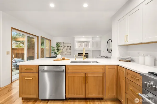 $1,425,000 | 3540 254th Avenue Southeast, Sammamish, WA 98029