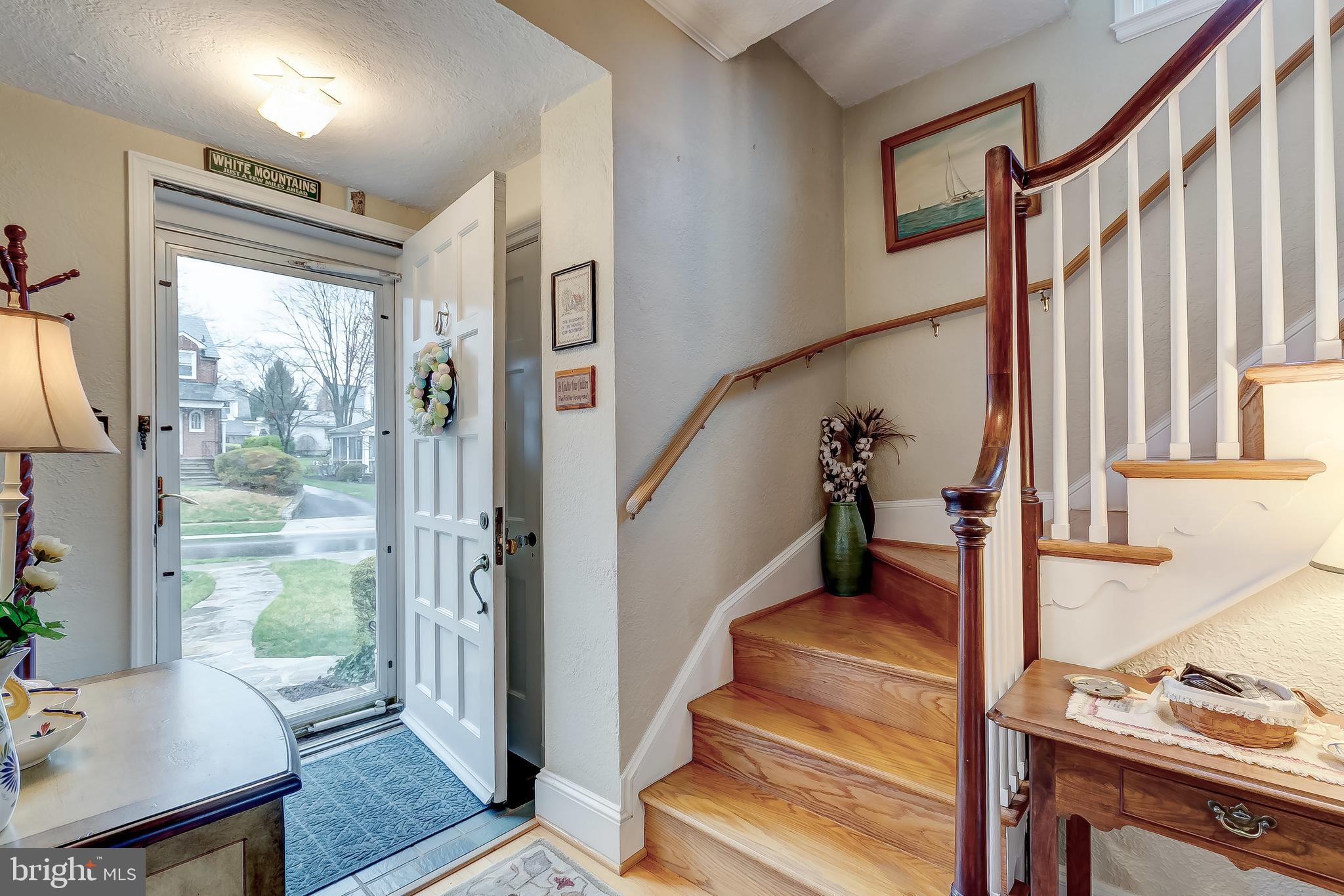 7103 Bristol Road Baltimore, MD 21212 - Photo 4 of 40 Inviting foyer
