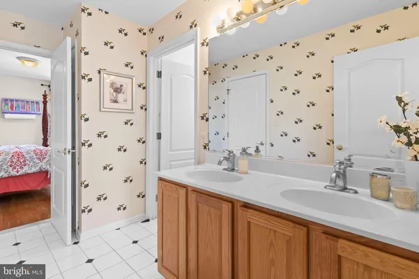 $1,200,000 | 5 Cross Point Drive, Owings, MD 20736