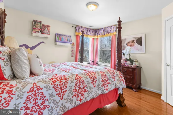 $1,200,000 | 5 Cross Point Drive, Owings, MD 20736