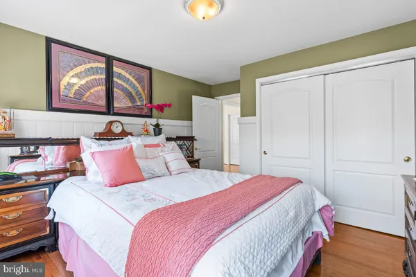 $1,200,000 | 5 Cross Point Drive, Owings, MD 20736