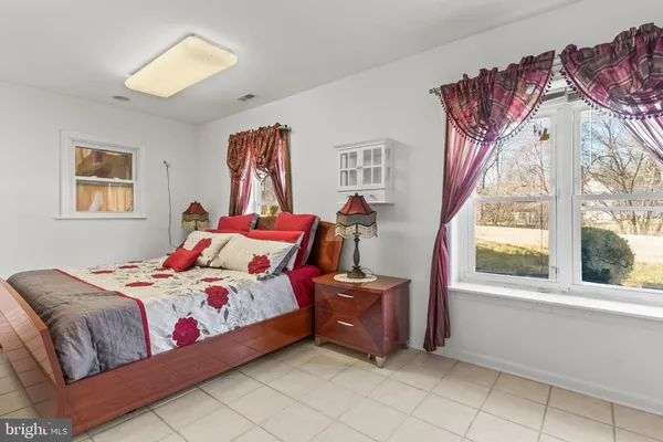 $1,200,000 | 5 Cross Point Drive, Owings, MD 20736