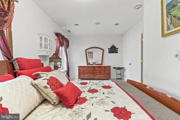 $1,200,000 | 5 Cross Point Drive, Owings, MD 20736