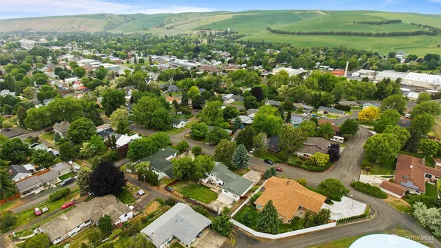 $399,900 | 810 East Spring Street, Dayton, WA 99328