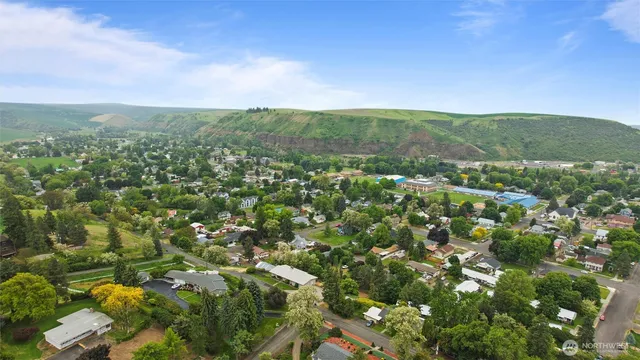 $399,900 | 810 East Spring Street, Dayton, WA 99328